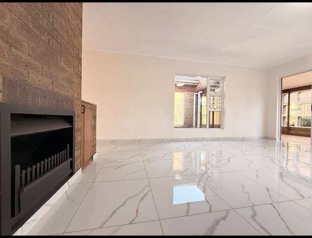 4 BEDROOM TOWNHOUSE FOR SALE IN AVIARY HILL
